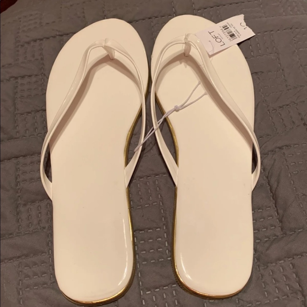 NWT loft flip flops sz10 white